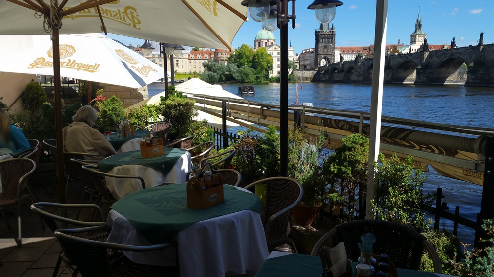 Вид с террасы ресторана "Чертовка" в Праге