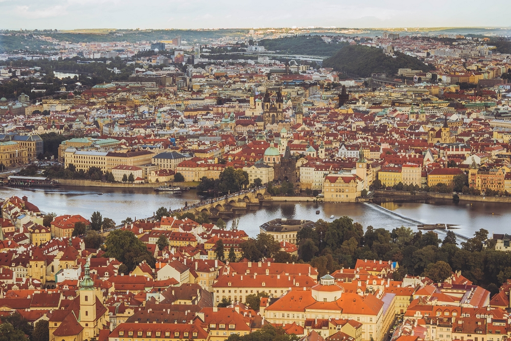 Вид с Петршинской башни на Прагу