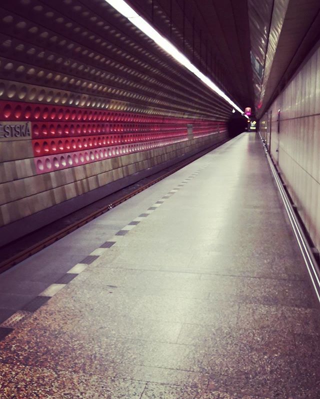 Коронавирус в Чехии, Прага, станция метро