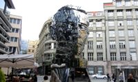 Памятник Кафке в Праге